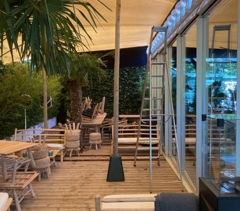 Création d’un toit sur une terrasse pour le restaurant ” Le Jardin De Penthes “