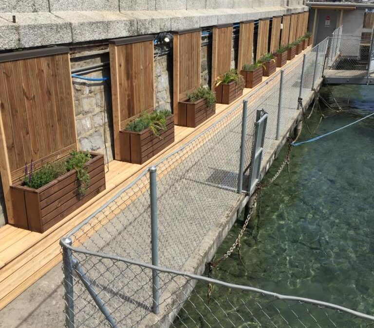 Création de totem sur un banc pour Boat Genève